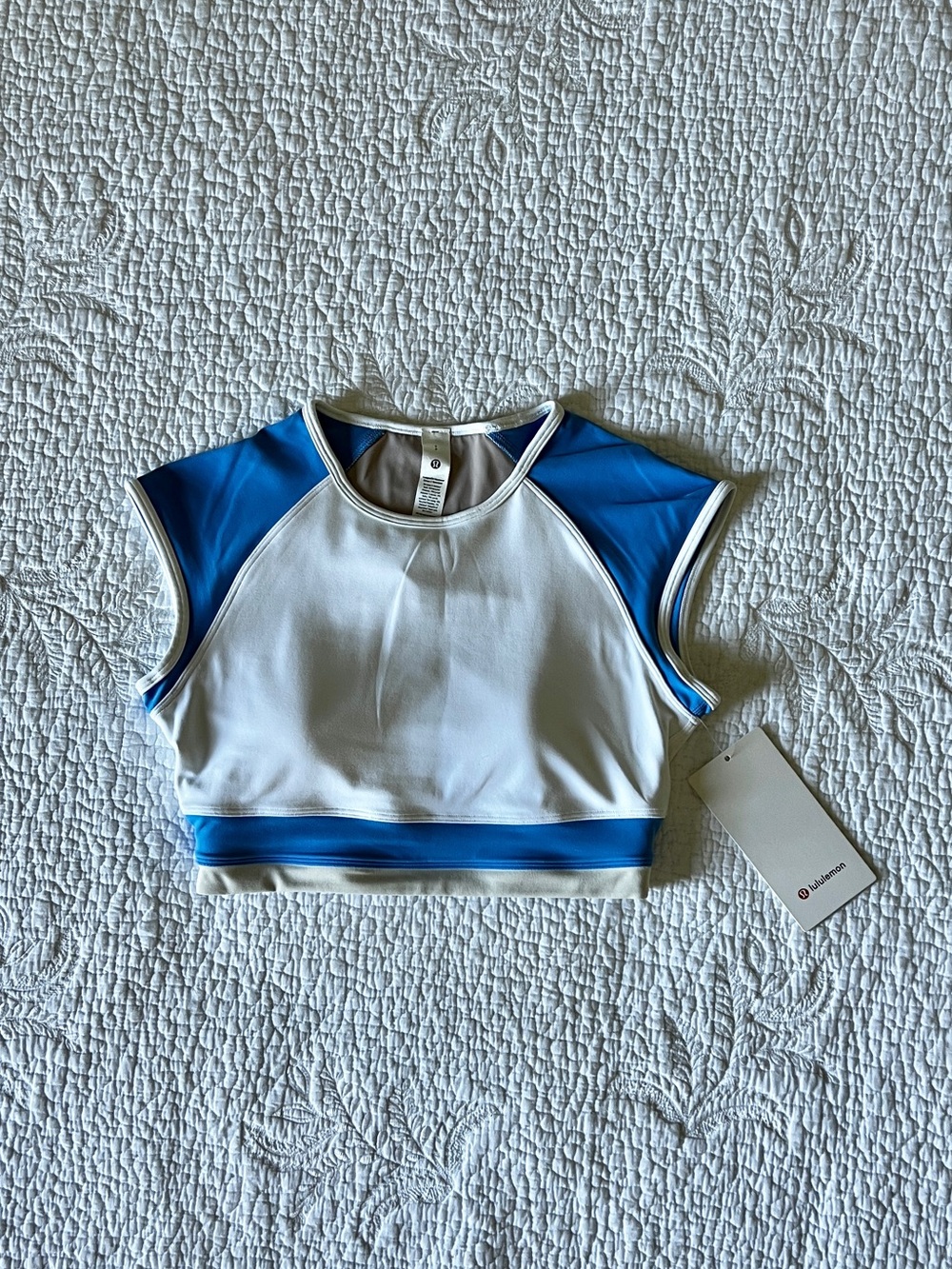 NWT - Lululemon - ‘Nulu Cropped Short-Sleeve Shirt *Retro Remix’ - Small